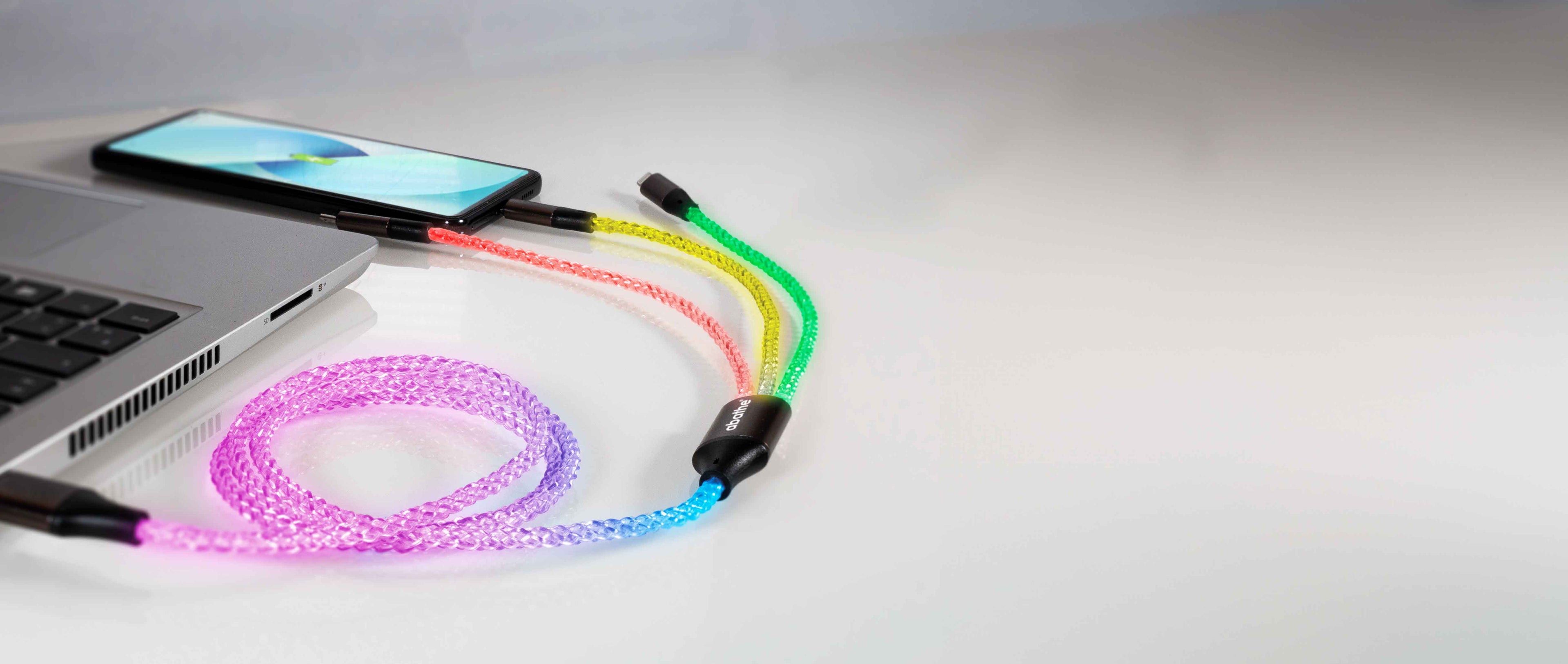 LED Ladekabel angeschlossen