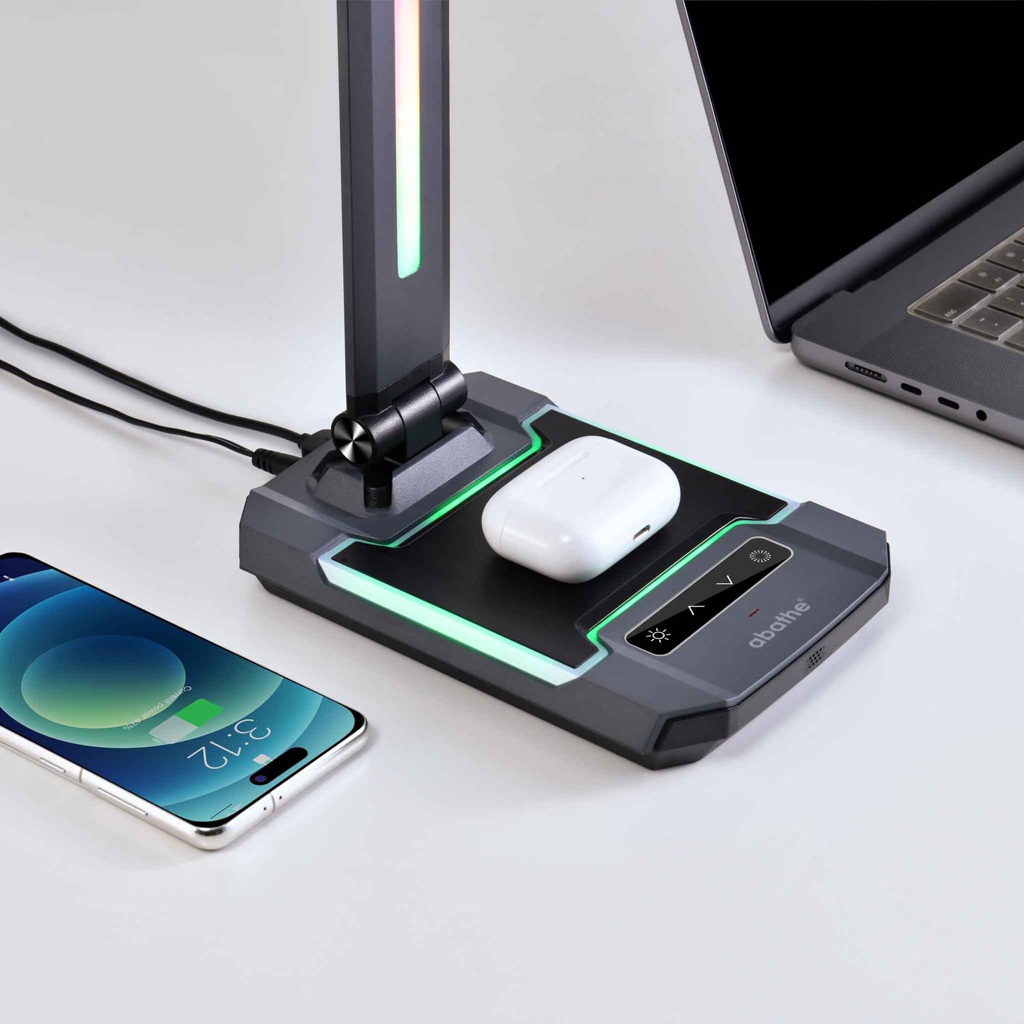 Airpods werden aufgeladen