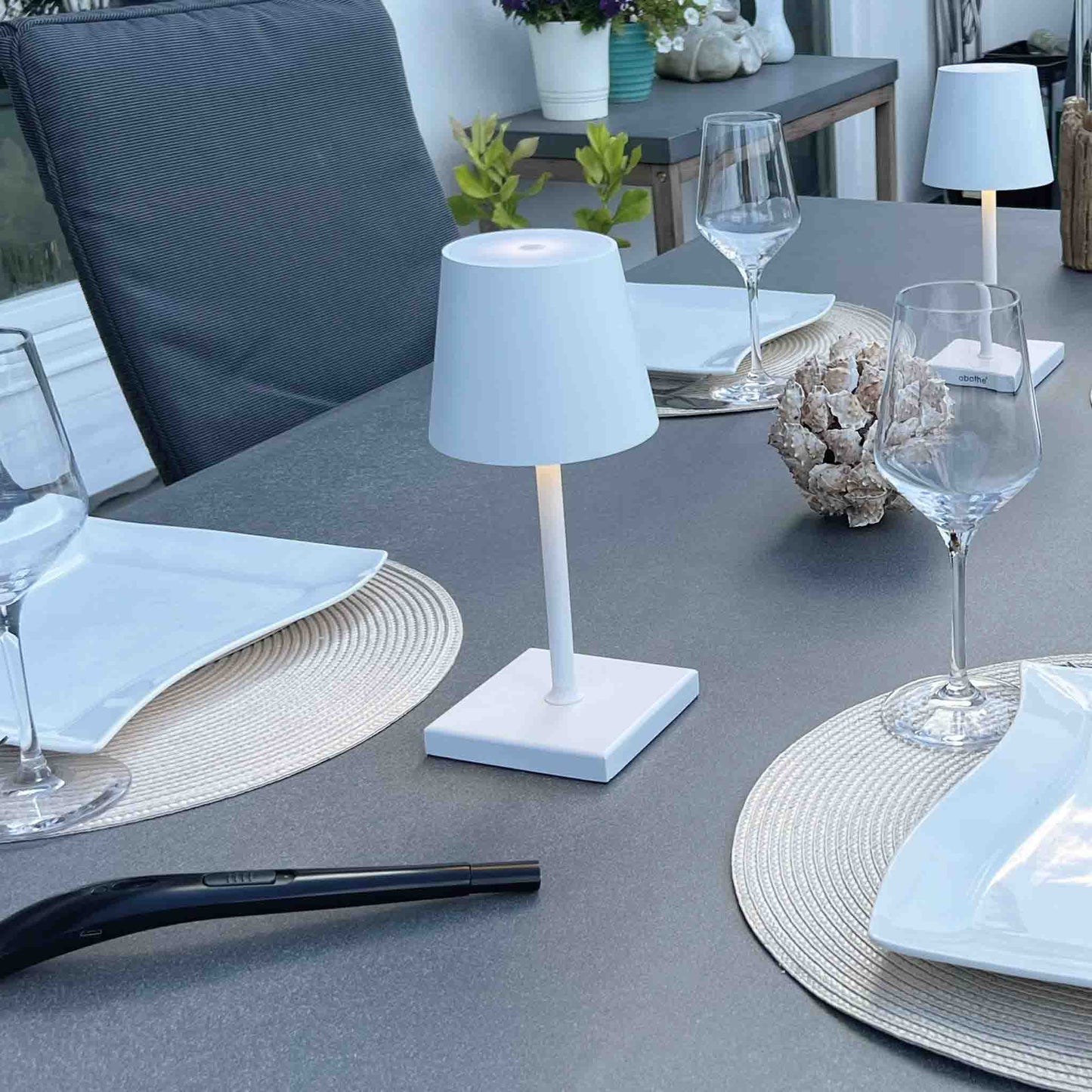 Lampe auf einem Tisch