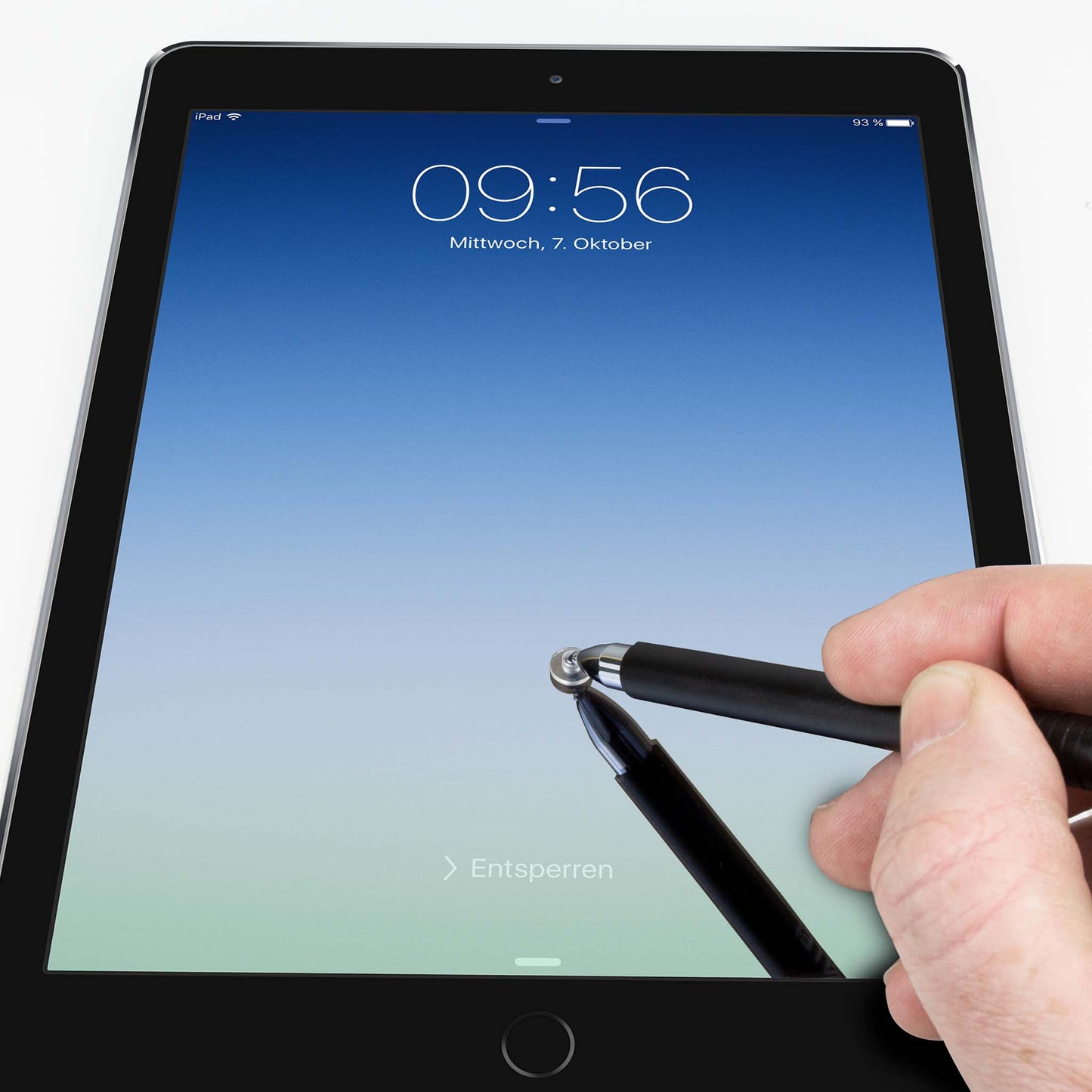 Stift schreibt auf einem Tablet